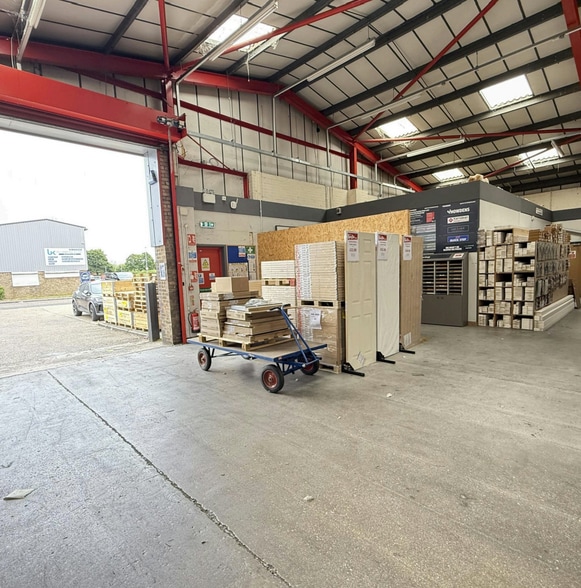 Brassey Clos, Peterborough to rent - Interior Photo - Image 2 of 7