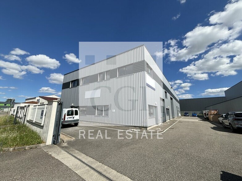 Office in Chaponnay to rent - Building Photo - Image 1 of 12