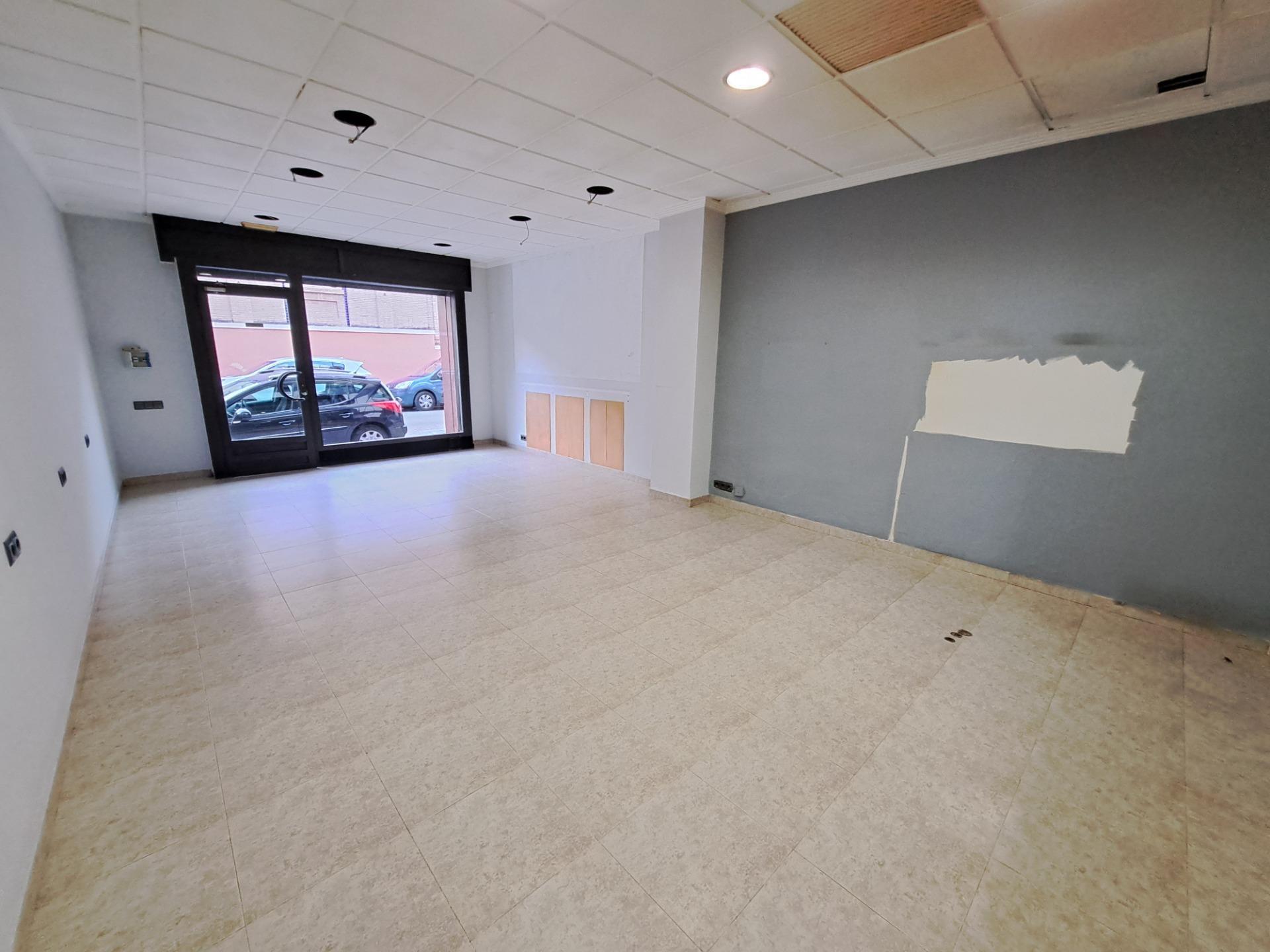 Retail in Carcaixent, Valencia to rent Building Photo- Image 1 of 9