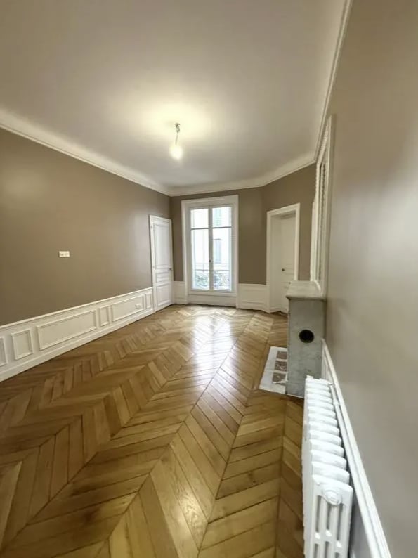 Paris, PAR 75017 - - - Interior Photo - Image 1 of 6