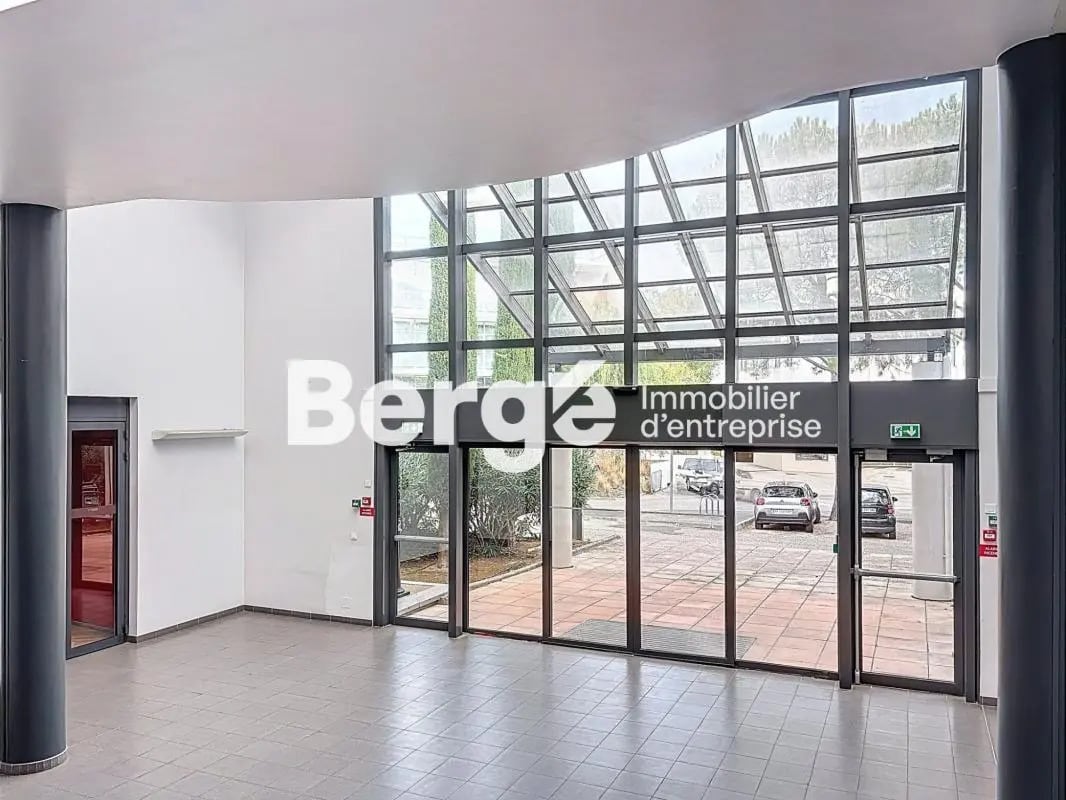 Office in Valbonne to rent Lobby- Image 1 of 10