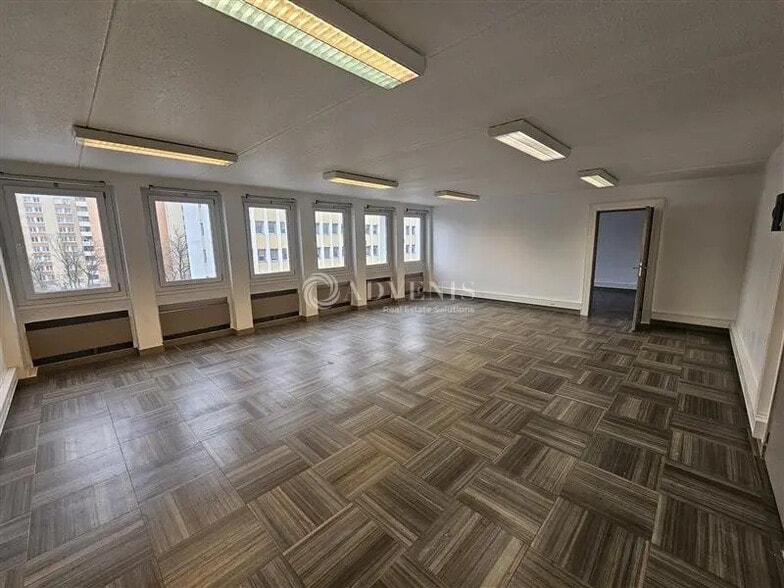 Office in Créteil to rent - Building Photo - Image 3 of 10