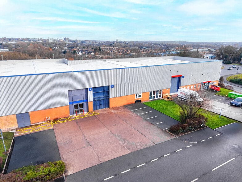 Etruria Way, Stoke On Trent to rent - Building Photo - Image 2 of 13