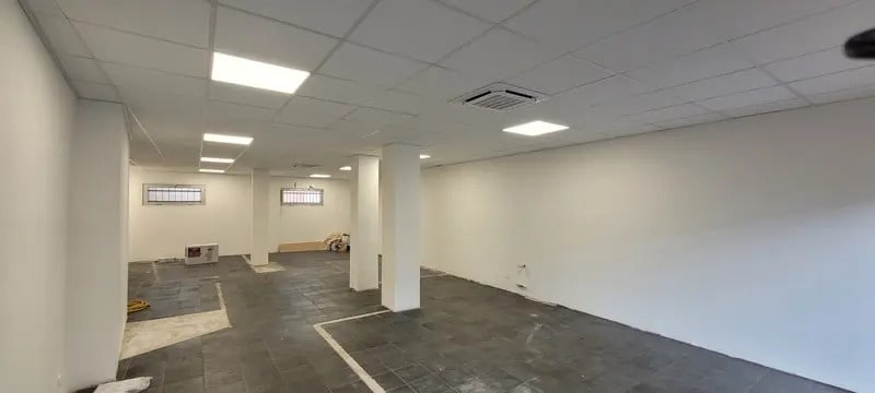 Location Commerce 75 m² - Photo 1