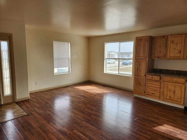 270 Landmark Ct, Box Elder, SD for sale - Interior Photo - Image 3 of 5