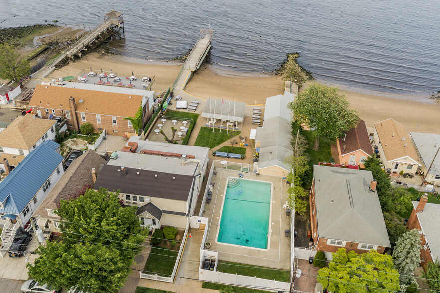 658 Clarence Ave, Bronx, NY for sale - Aerial - Image 1 of 1