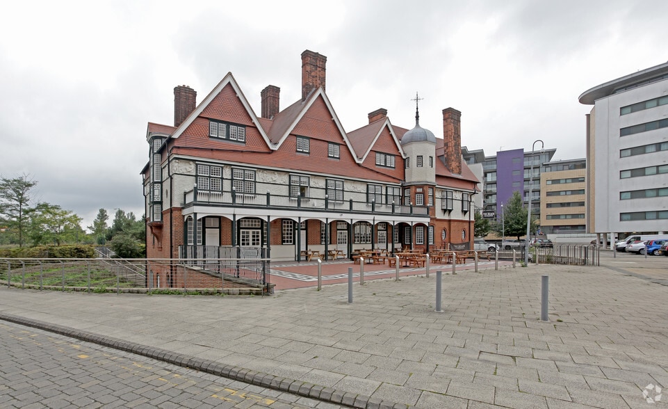 Gallions Place portfolio of 3 properties for sale on LoopNet.co.uk - Primary Photo - Image 2 of 4