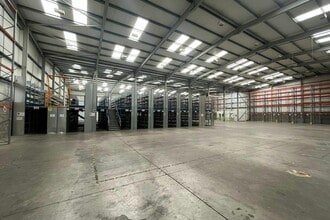 8 Ashton Rd, Rutherglen to rent Interior Photo- Image 2 of 5