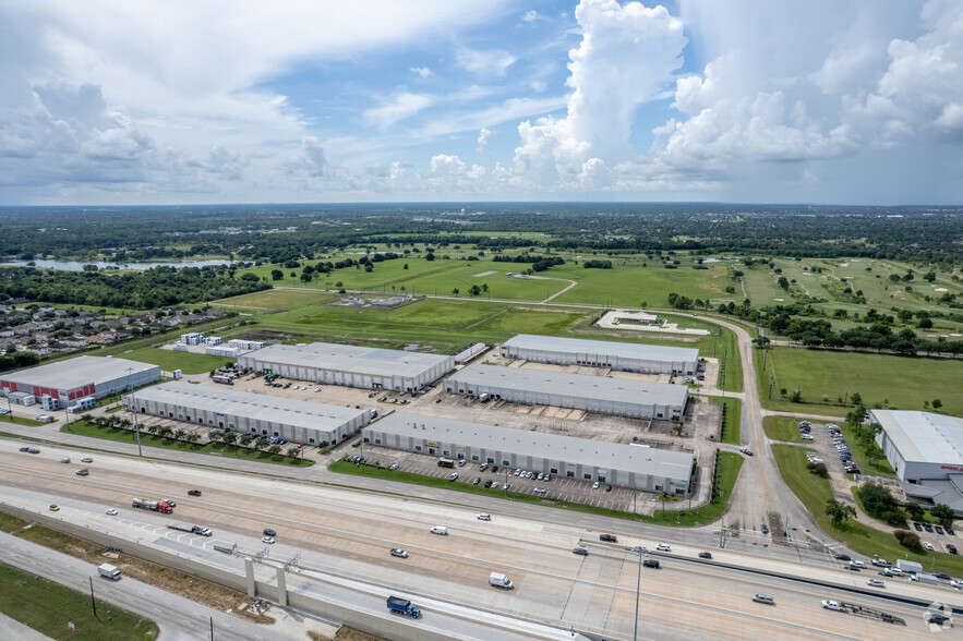 3430 S Sam Houston Pkwy E, Houston, TX for rent - Aerial - Image 3 of 18