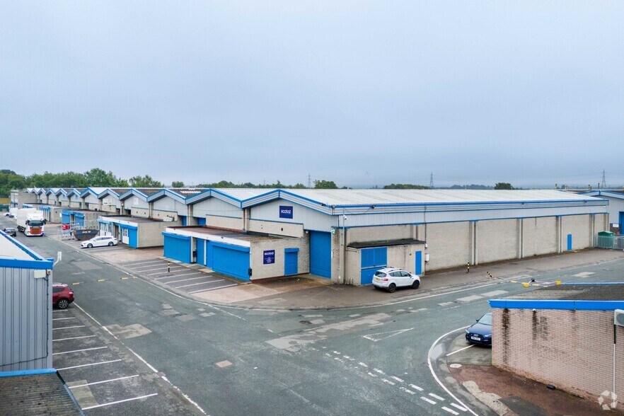 Bilston Rd, Wednesbury to rent - Primary Photo - Image 1 of 4