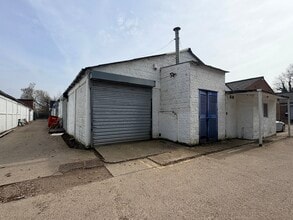 16C Mimram Rd, Hertford to rent Building Photo- Image 1 of 4