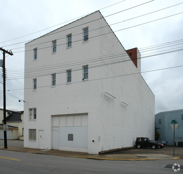 811 Virginia St, Charleston, WV for rent - Building Photo - Image 1 of 13