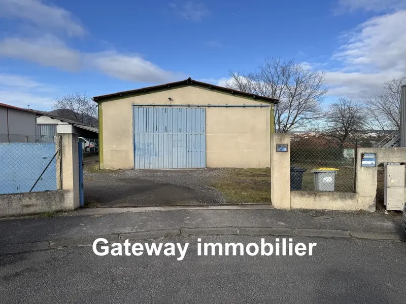 Location Entrepôt 200 m² - Photo 1
