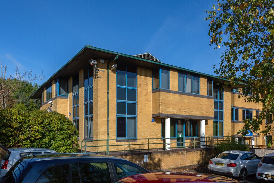 Hall Park Way, Telford to rent - Building Photo - Image 2 of 4