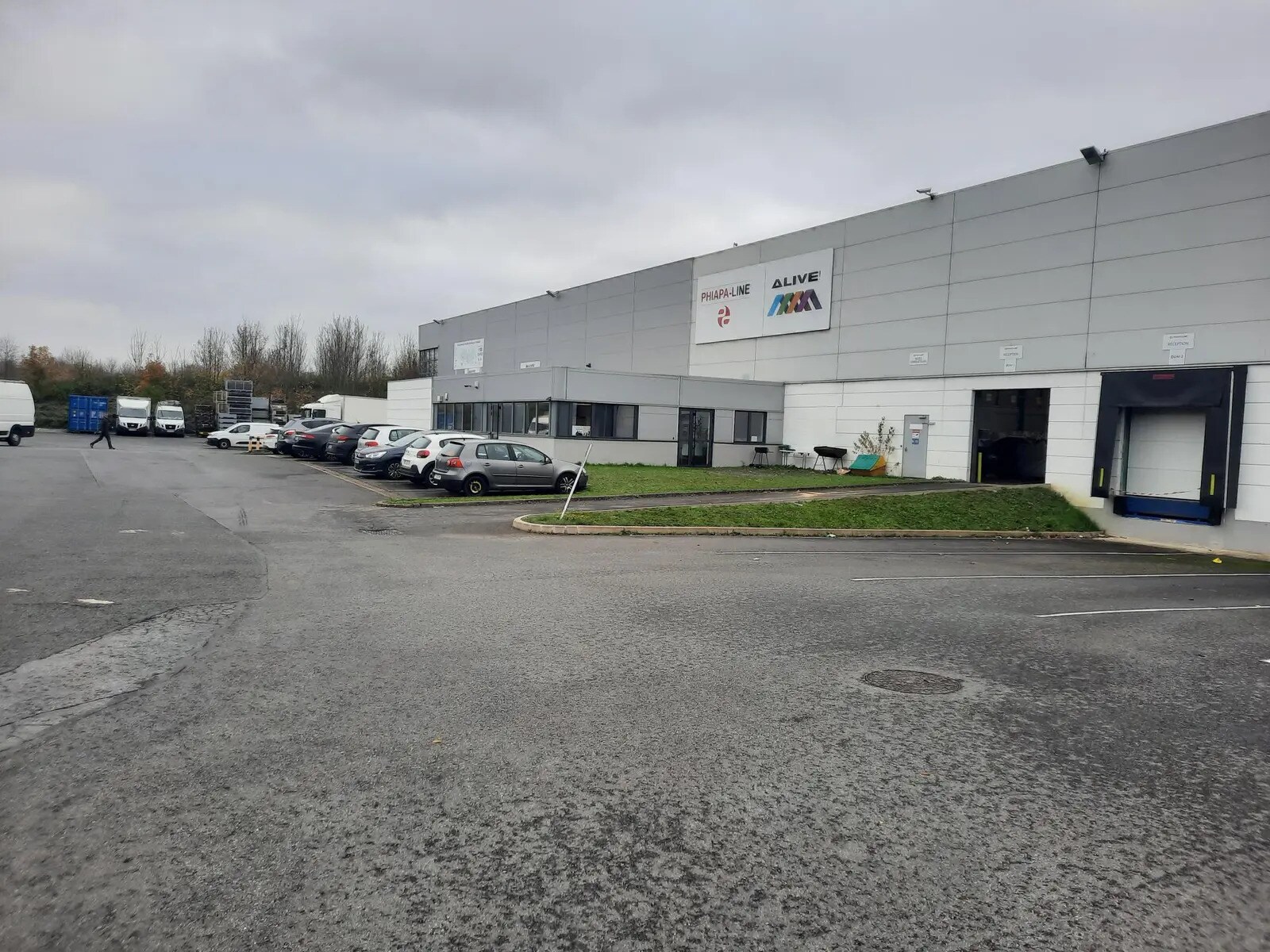 Industrial in Lieusaint to rent Building Photo- Image 1 of 5