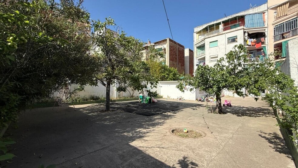 Retail in Santa Coloma de Gramenet, Barcelona to rent - Building Photo - Image 1 of 6