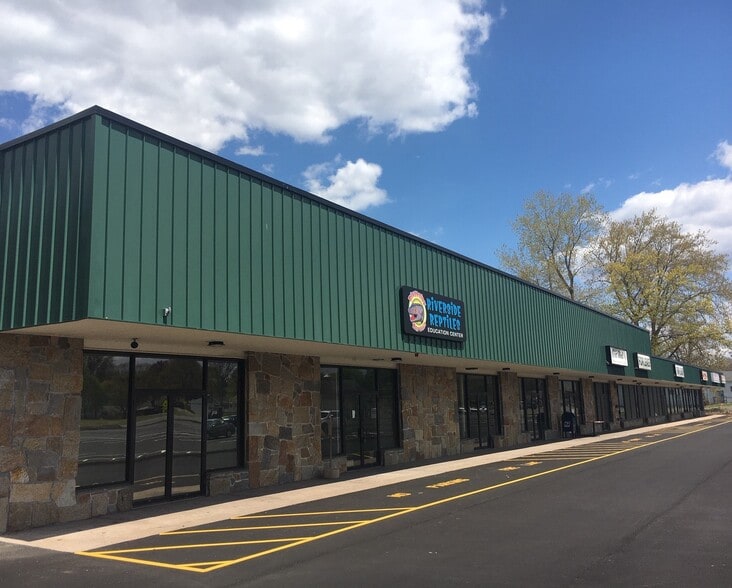 134-138 South Rd, Enfield, CT to rent - Building Photo - Image 2 of 6