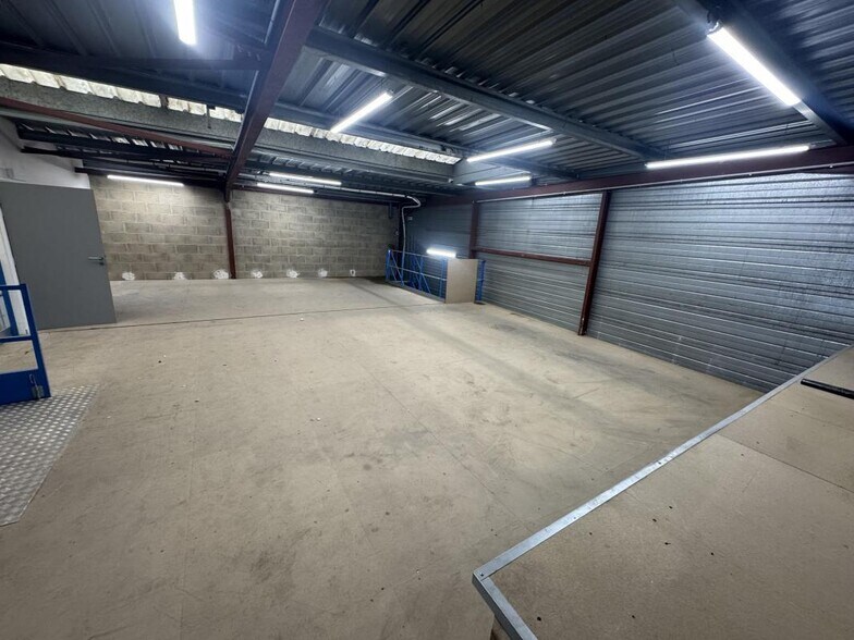 Industrial in Mitry-Mory to rent - Interior Photo - Image 1 of 14
