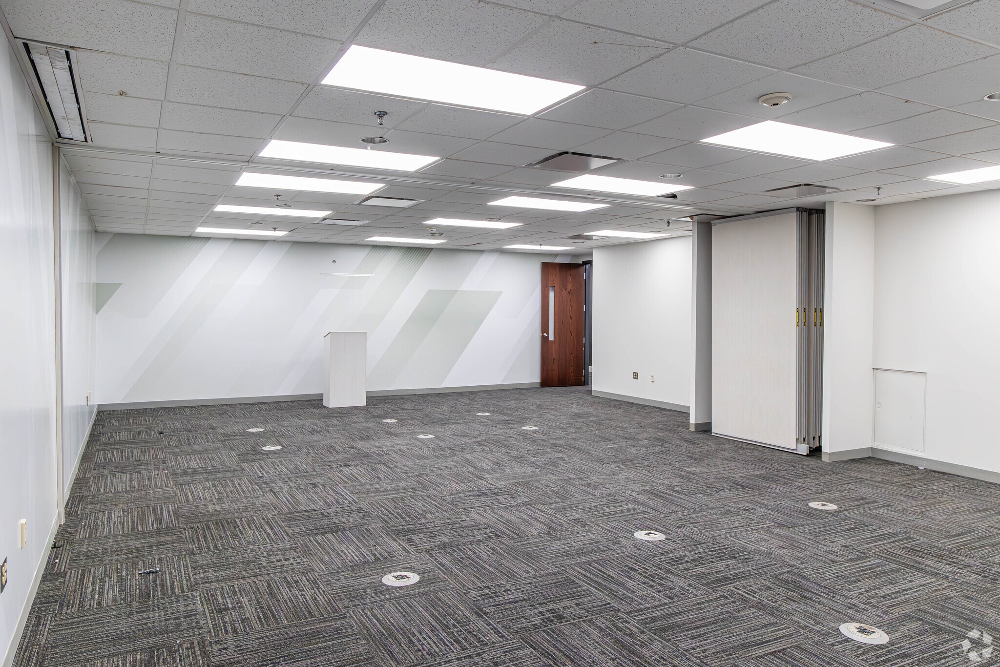 399 Campus Dr, Somerset, NJ to rent Interior Photo- Image 1 of 3