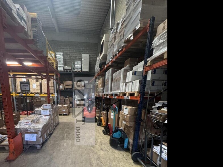 Industrial in Ivry-sur-Seine to rent - Interior Photo - Image 1 of 9