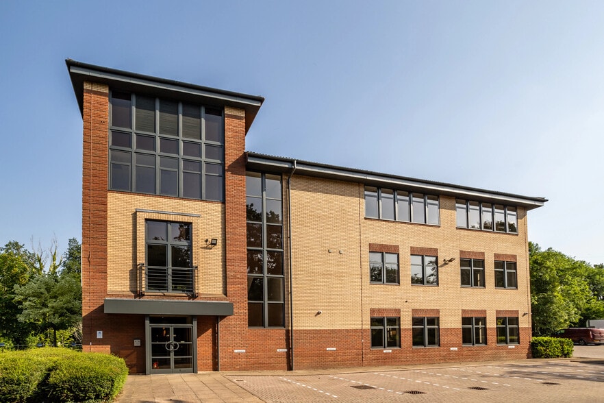 4 Rushmills, Northampton for sale - Building Photo - Image 2 of 14