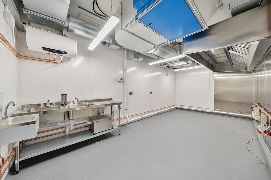 Mount Pleasant, Wembley to rent - Building Photo - Image 3 of 14