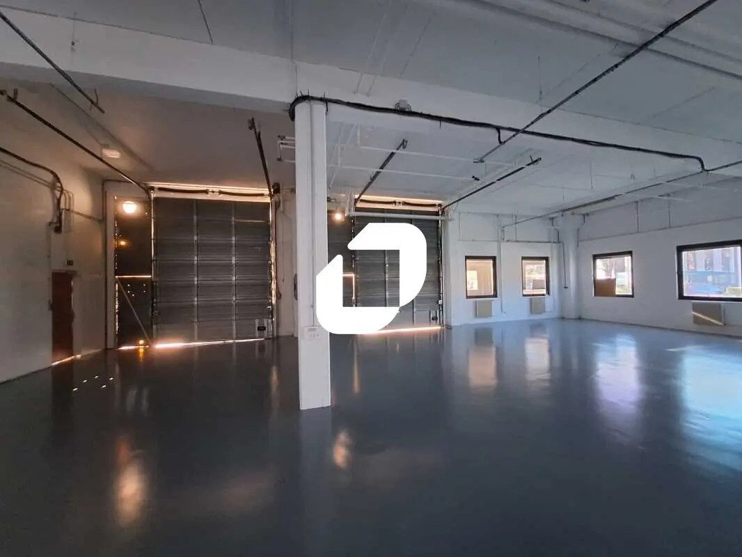 Office in Villebon-sur-Yvette to rent Interior Photo- Image 1 of 2