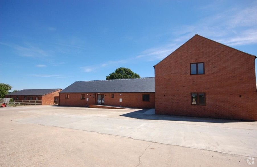 East Farndon Rd, Market Harborough for rent - Building Photo - Image 2 of 3