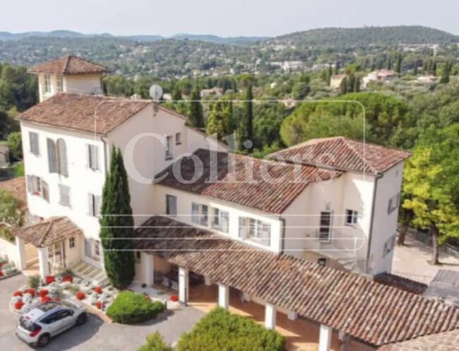 Vente Commerce 2 379 m²