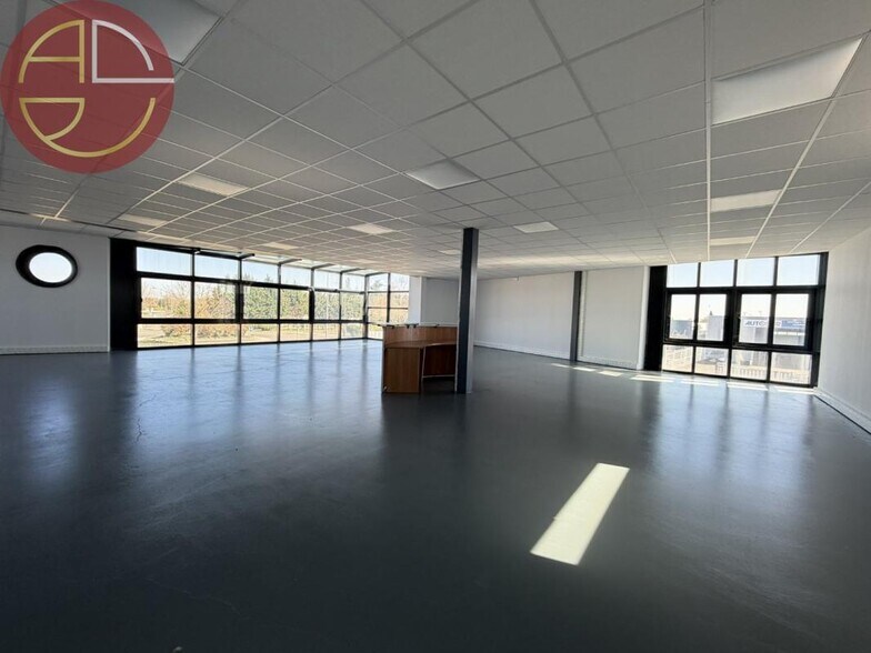 Retail in Saint-Lys to rent - Interior Photo - Image 2 of 9