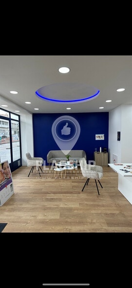 Retail in Noisy-le-Sec to rent - Interior Photo - Image 1 of 6