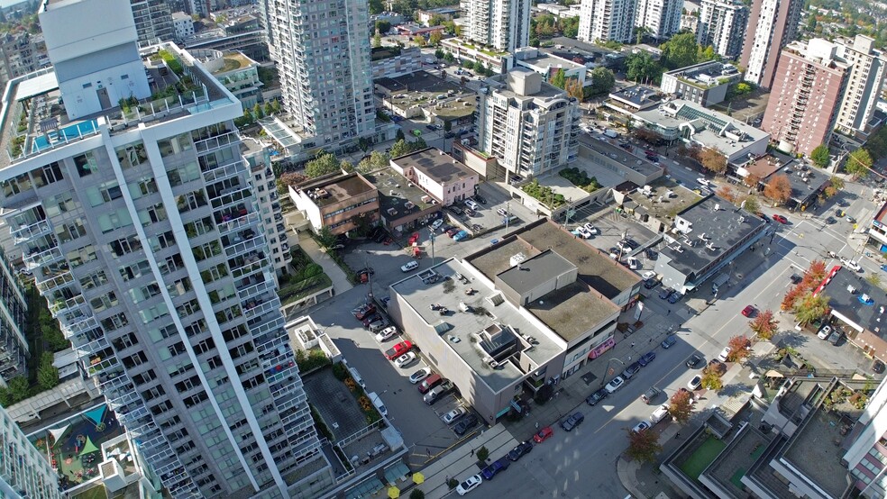 137 E 15th St, North Vancouver, BC for sale - Aerial - Image 2 of 4