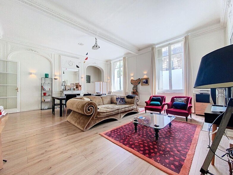 Office in Paris for sale - Building Photo - Image 1 of 6