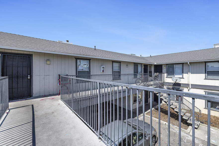 1911 E Saginaw Way, Fresno, CA for sale - Building Photo - Image 2 of 28