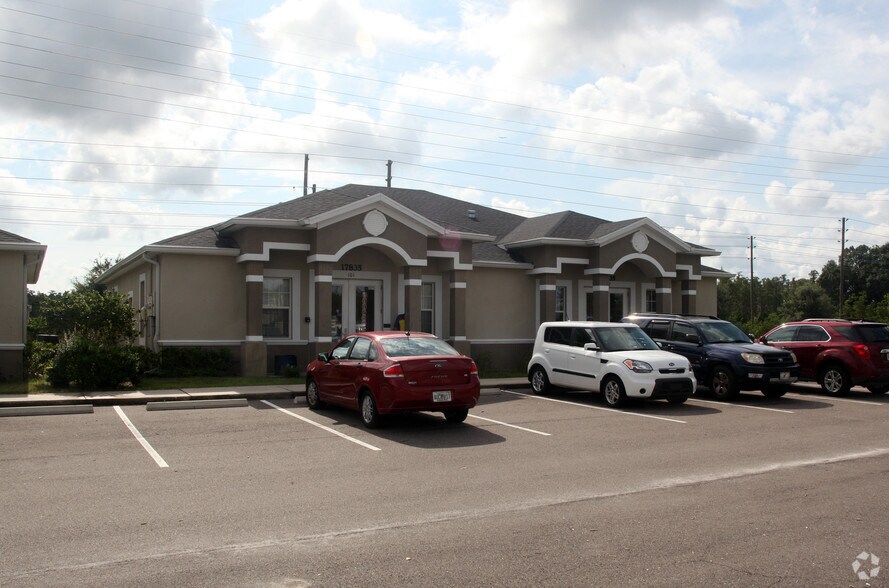 17835 Hunting Bow Cir, Lutz, FL for sale - Primary Photo - Image 1 of 1