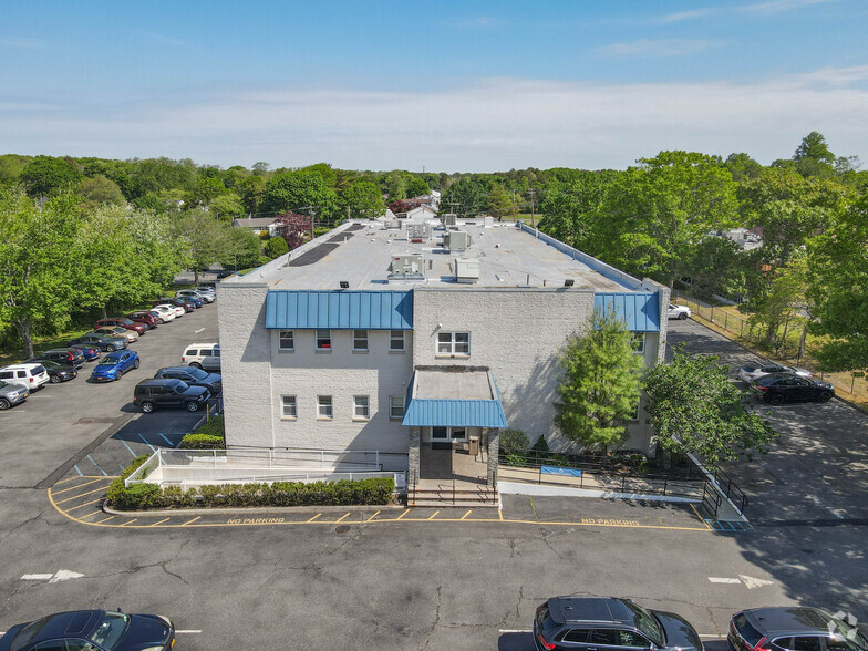 240 Patchogue Yaphank Rd, East Patchogue, NY for rent - Building Photo - Image 2 of 7