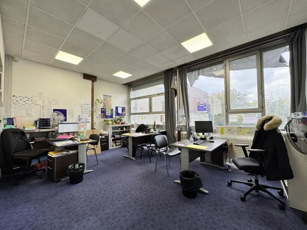 Office in Montreuil to rent Interior Photo- Image 1 of 8