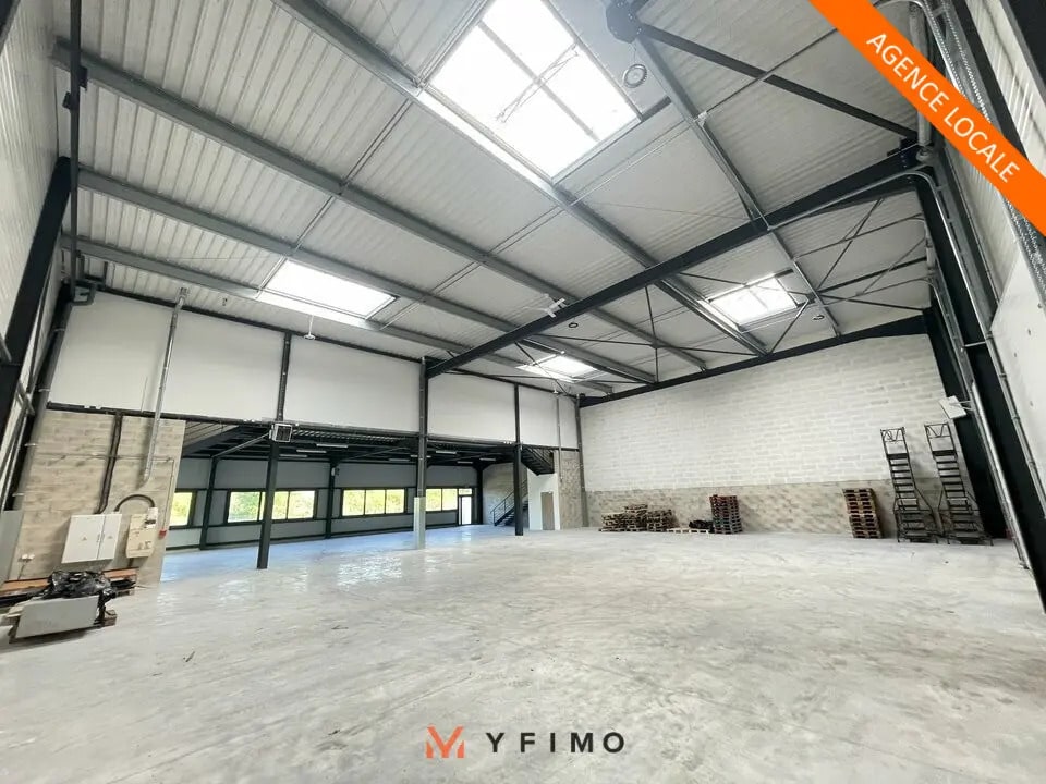 Location Local d'activités 380 m² - Photo 1