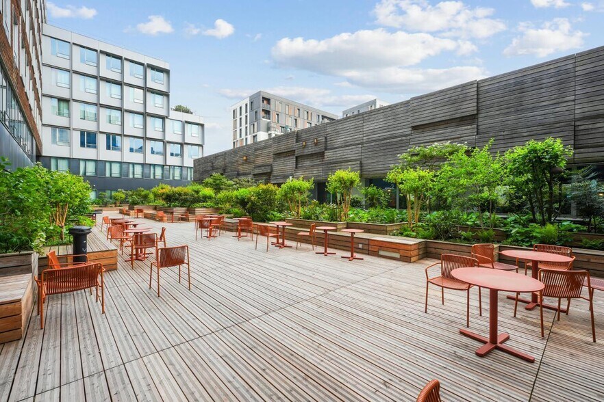 Office in Saint-Ouen-sur-Seine to rent - Building Photo - Image 3 of 16