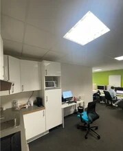 Office in Caluire-et-Cuire to rent Interior Photo- Image 1 of 4