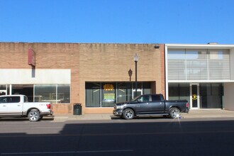 110 S Main St, Hennessey, OK for sale Primary Photo- Image 1 of 1