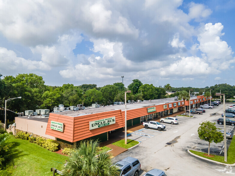 8200-8270 Griffin Rd, Davie, FL for sale - Primary Photo - Image 1 of 1