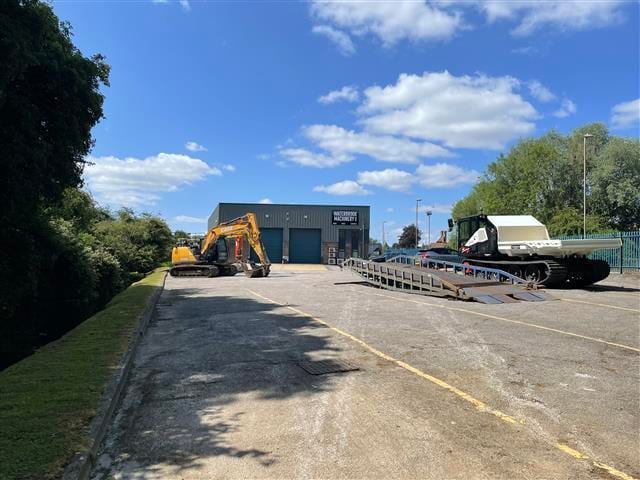 13 Mill Ln, Alton to rent - Building Photo - Image 2 of 5