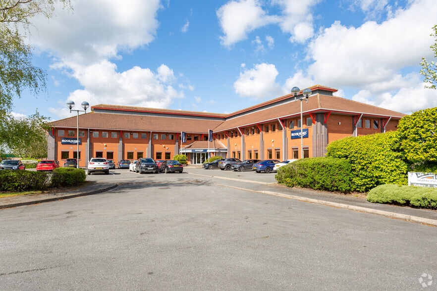 1 Wheatfield Way, Hinckley for sale - Primary Photo - Image 1 of 1