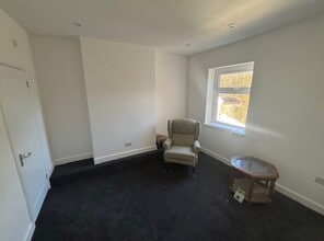 34 Penallta Rd, Ystrad Mynach to rent Interior Photo- Image 2 of 2