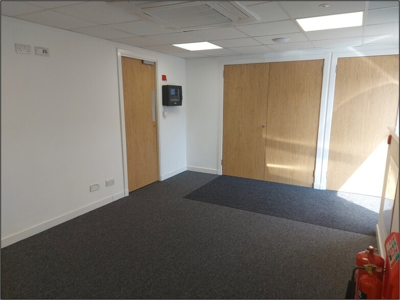 7A Queensberry Av, Glasgow to rent - Building Photo - Image 3 of 16