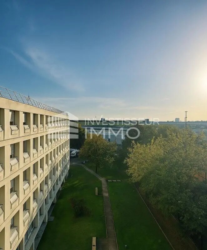 Office in Saint-Ouen-sur-Seine for sale Building Photo- Image 1 of 2