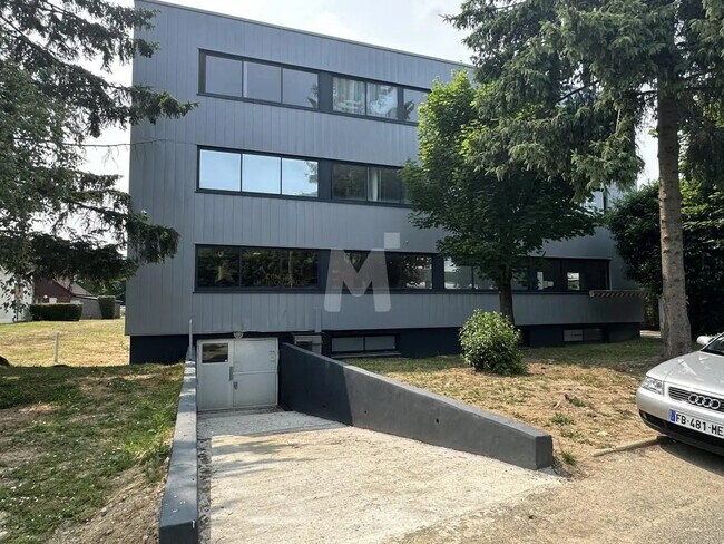 Location Local d'activités 620 m²
