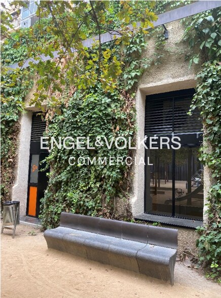 Retail in Barcelona, Barcelona to rent - Building Photo - Image 3 of 3