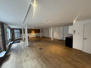 Blake Mews, Richmond to rent Interior Photo- Image 1 of 7